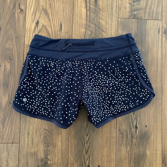 - Lululemon Shorts, size 8. Length 2.5 - Picture 2 of 8